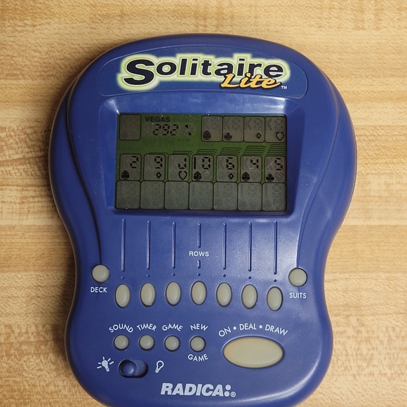 Vintage Radica Solitaire Lite 1997 Handheld Electronic Game - Big Screen - Picture 2 of 4